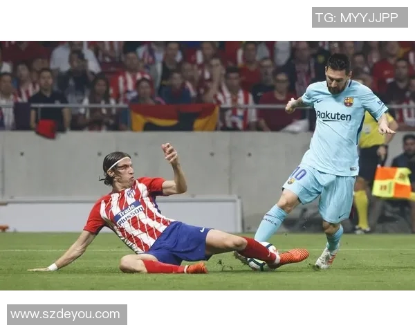 足球明星铲人瞬间精彩集锦展现球场激情与对抗的魅力