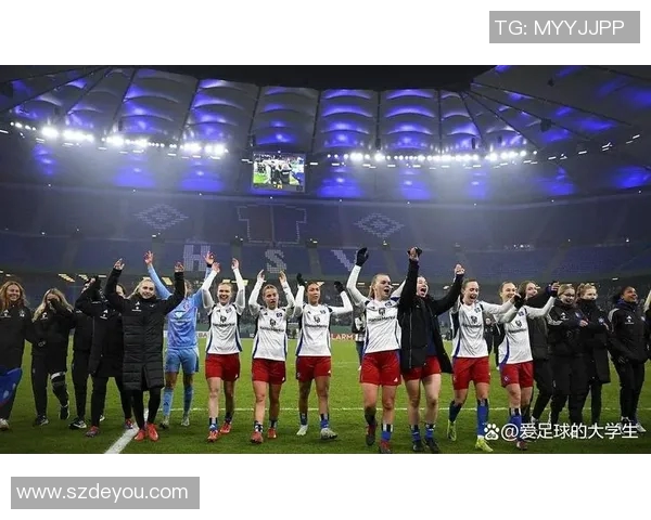 足球明星赛精彩瞬间合影展现球场魅力与友谊的完美结合