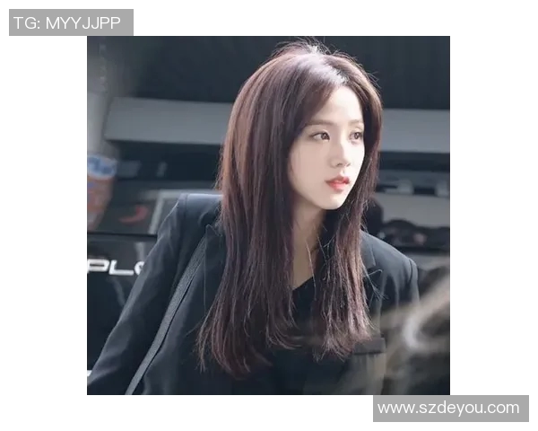 金智秀与足球明星的浪漫爱情故事揭秘，甜蜜瞬间引发热议